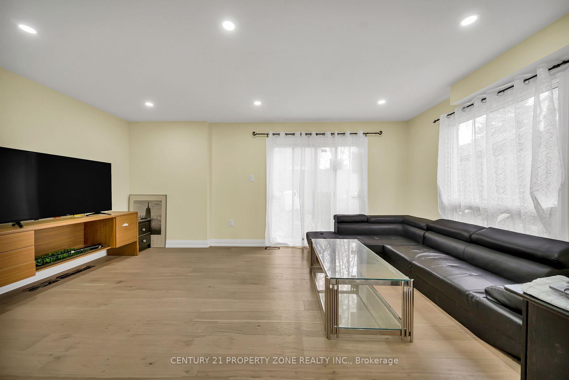 Photo 16 of 19 Horseshoe Court, Brampton, Central Park — HOMEH