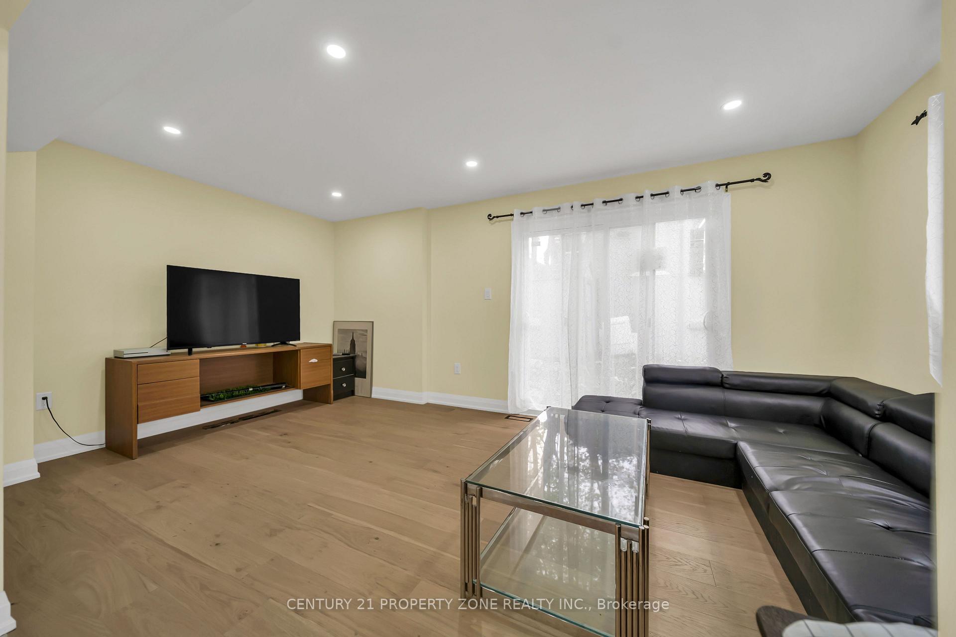 Photo 17 of 19 Horseshoe Court, Brampton, Central Park — HOMEH