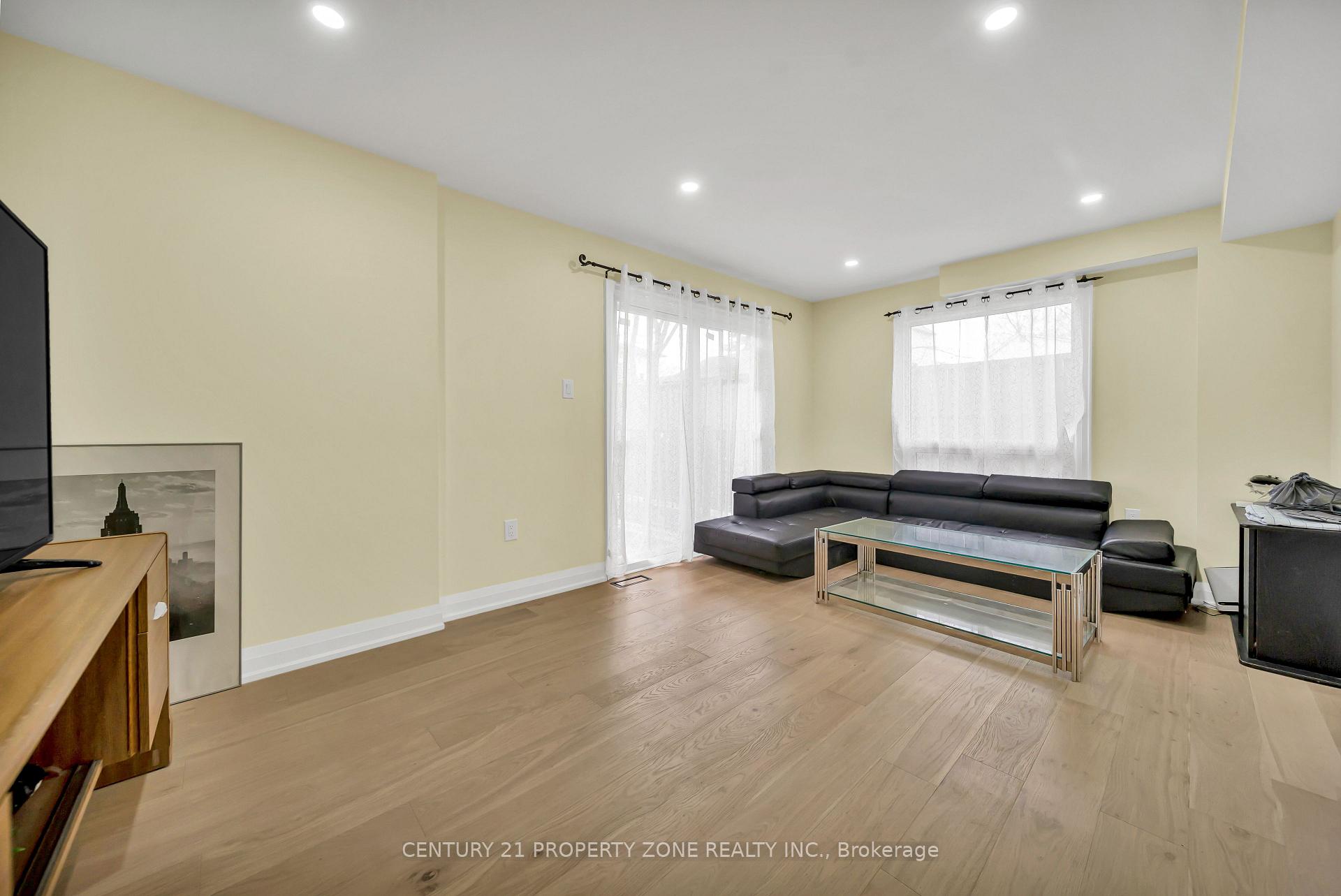 Photo 18 of 19 Horseshoe Court, Brampton, Central Park — HOMEH