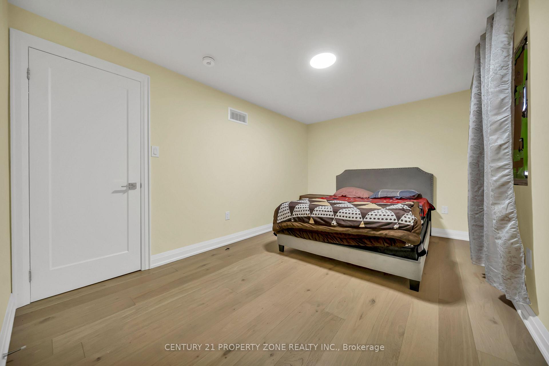 Photo 28 of 19 Horseshoe Court, Brampton, Central Park — HOMEH