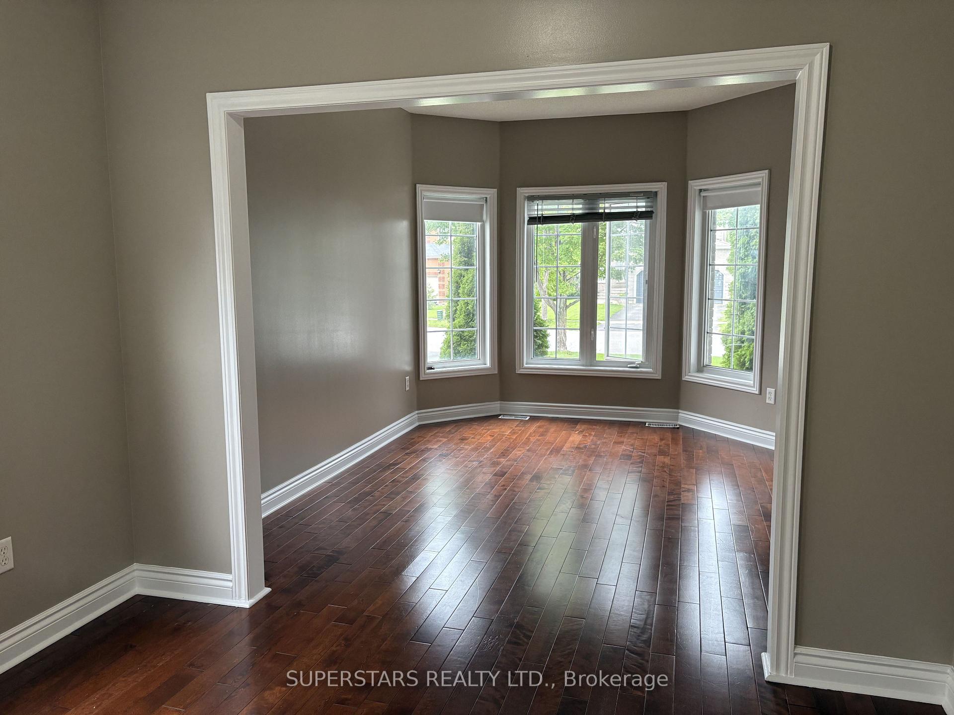 Photo 4 of 98 Joseph Crescent, Barrie, Painswick South — HOMEH