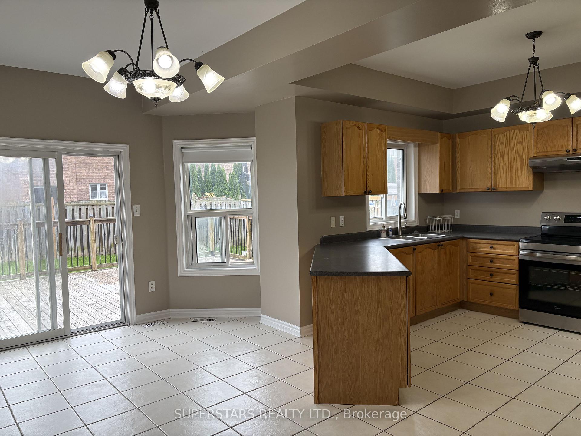 Photo 9 of 98 Joseph Crescent, Barrie, Painswick South — HOMEH