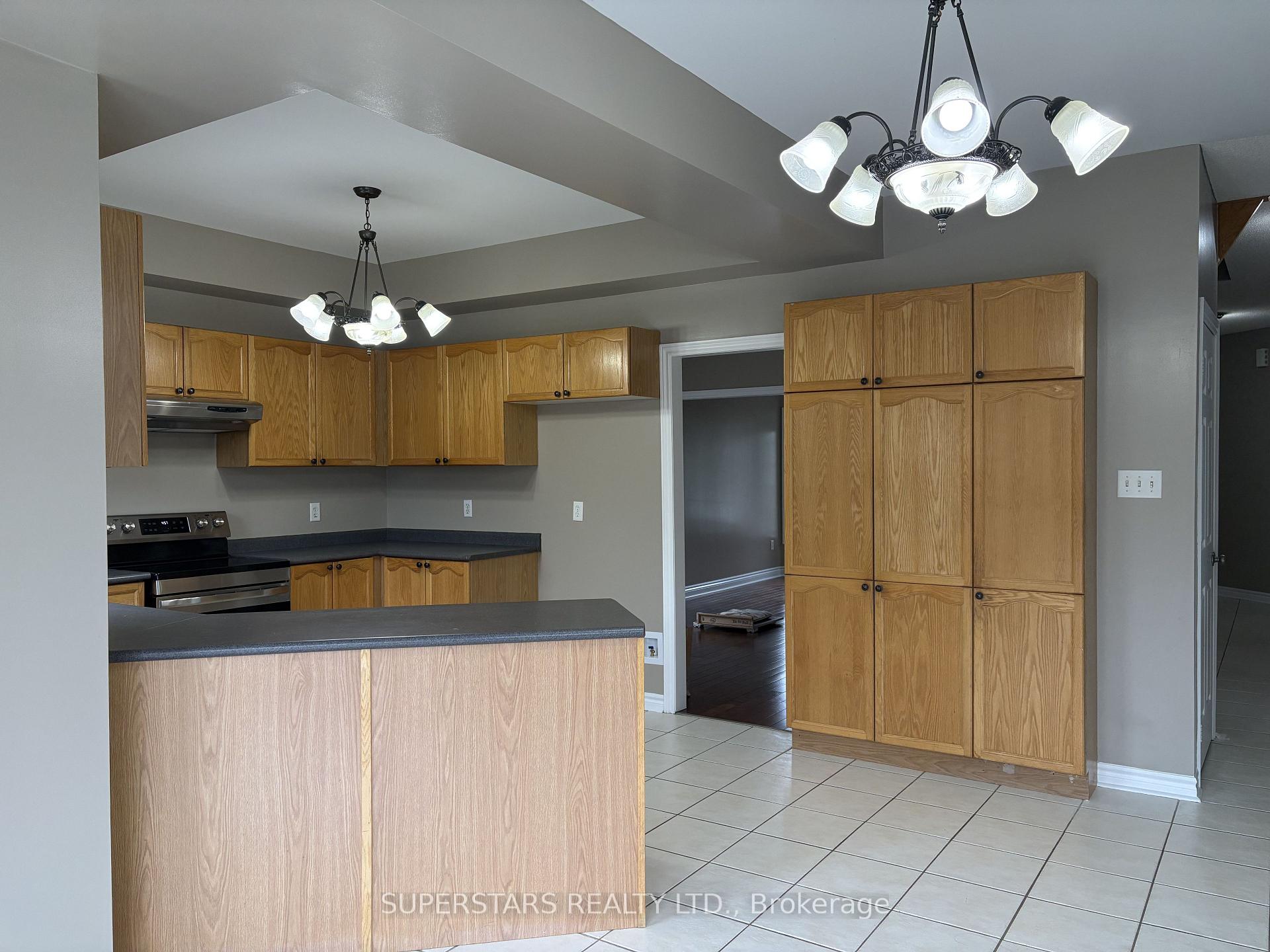 Photo 10 of 98 Joseph Crescent, Barrie, Painswick South — HOMEH