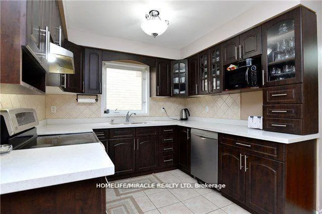 Photo 30 of 34 Palleschi Drive, Brampton, Brampton East — HOMEH