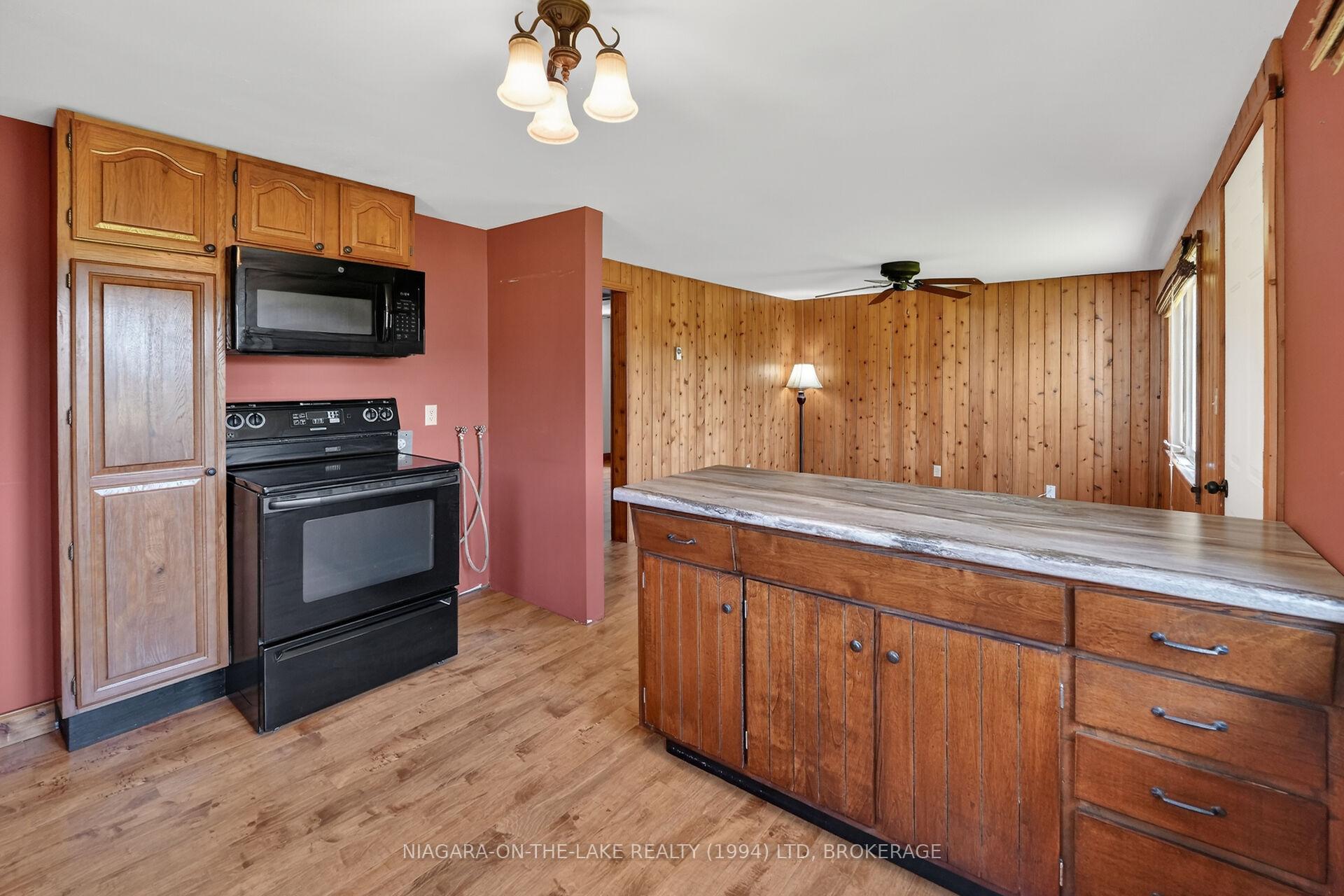 Photo 3 of 527 Empire Road, Port Colborne, Sherkston — HOMEH
