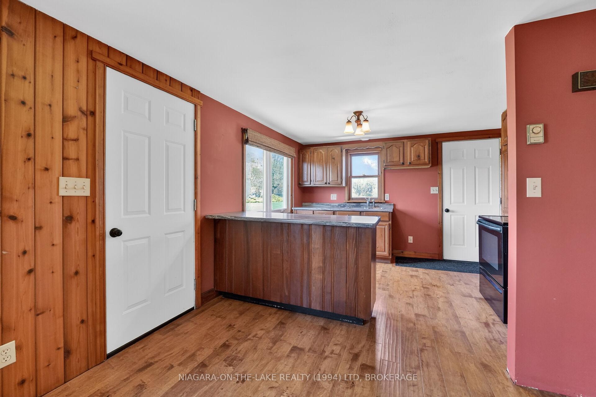 Photo 4 of 527 Empire Road, Port Colborne, Sherkston — HOMEH