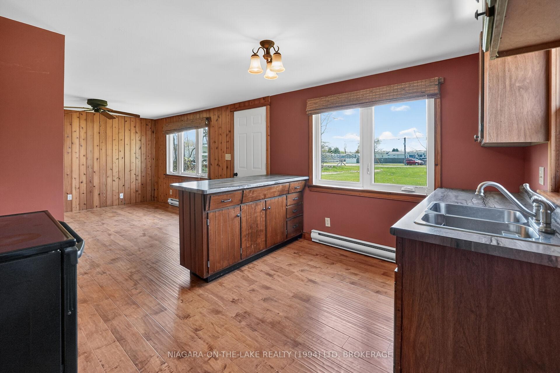 Photo 5 of 527 Empire Road, Port Colborne, Sherkston — HOMEH