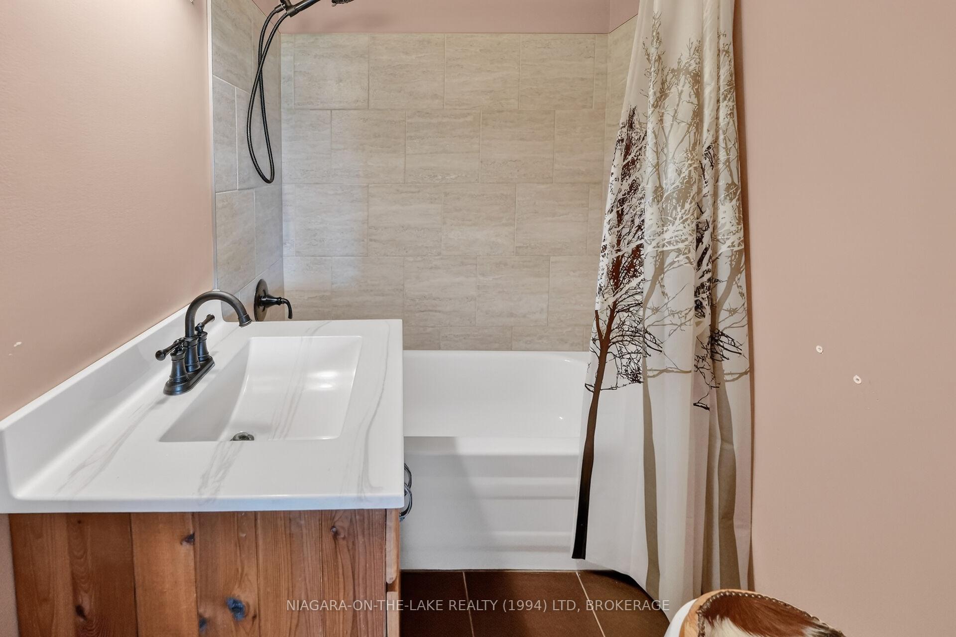 Photo 16 of 527 Empire Road, Port Colborne, Sherkston — HOMEH