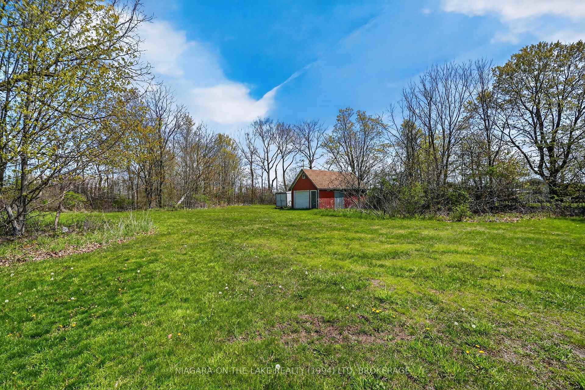 Photo 17 of 527 Empire Road, Port Colborne, Sherkston — HOMEH
