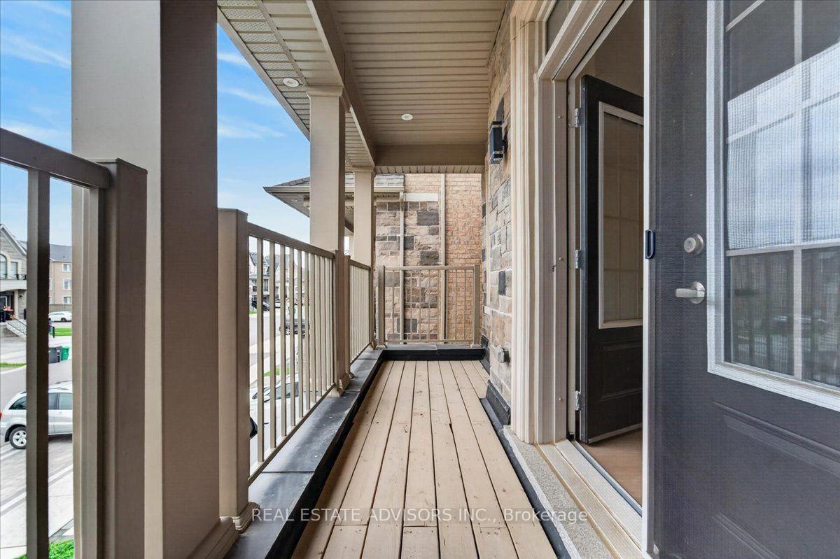 Photo 19 of 574 Queen Mary Drive, Brampton, Northwest Brampton — HOMEH