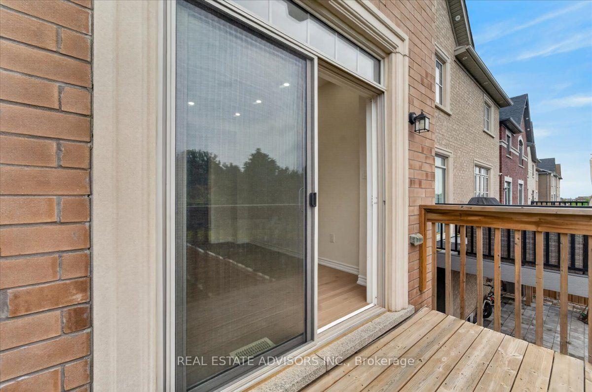Photo 32 of 574 Queen Mary Drive, Brampton, Northwest Brampton — HOMEH