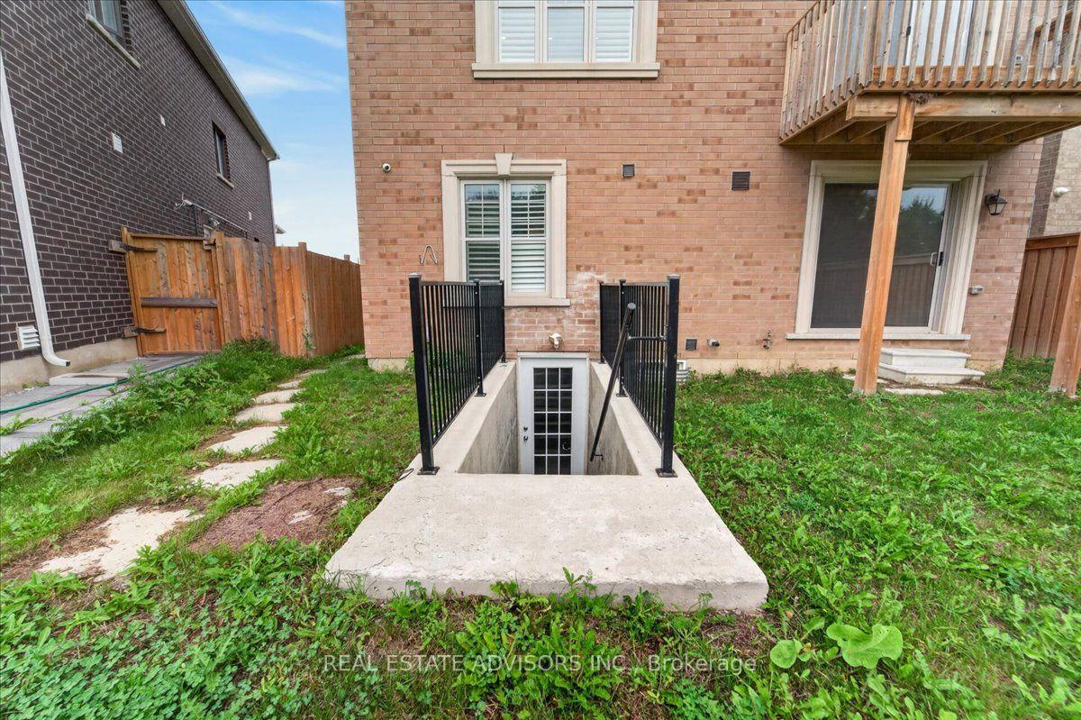 Photo 58 of 574 Queen Mary Drive, Brampton, Northwest Brampton — HOMEH