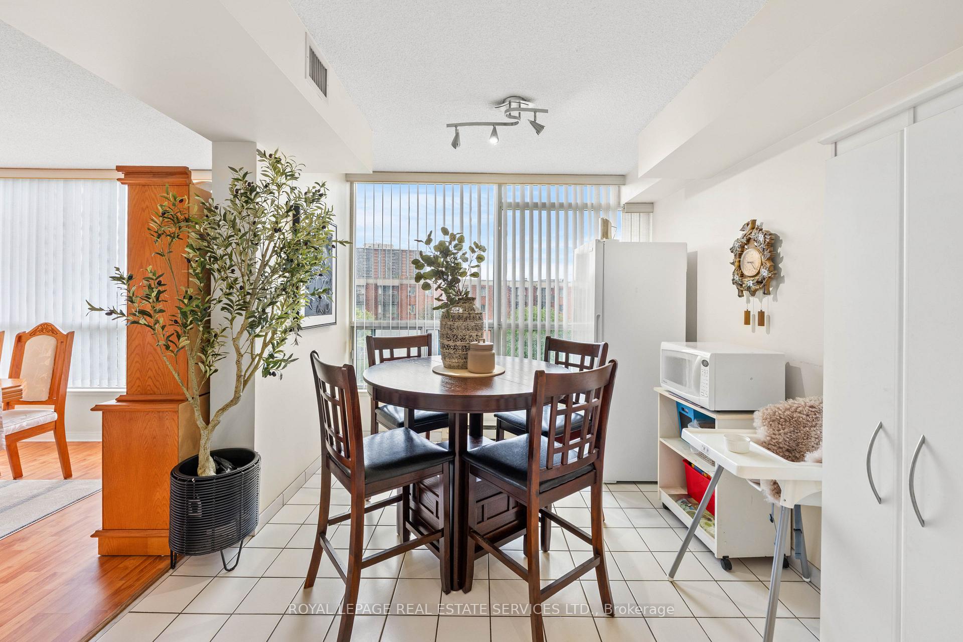 Photo 13 of Unit 413, 4725 Sheppard Avenue E, Scarborough, Agincourt South-Malvern West — HOMEH