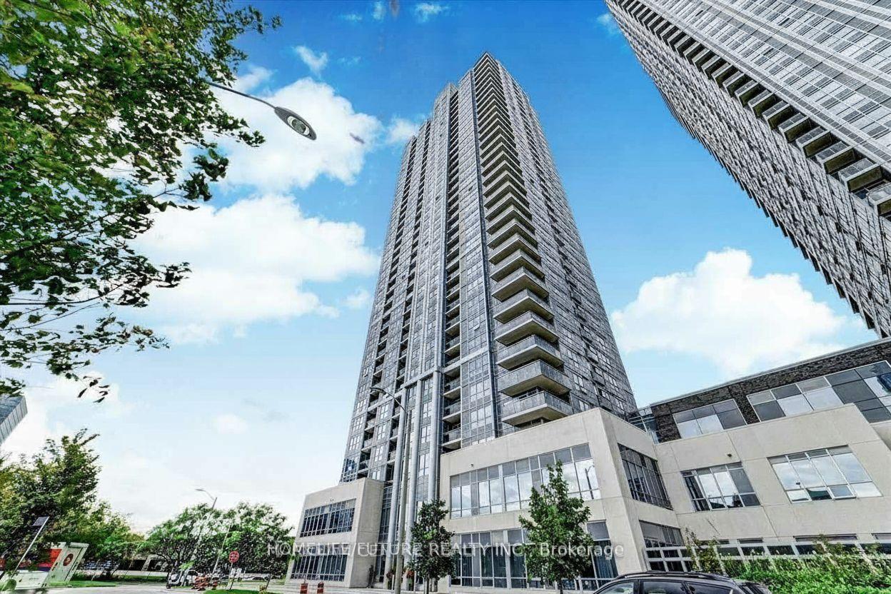 Front of Unit 2916, 275 Village Green Square