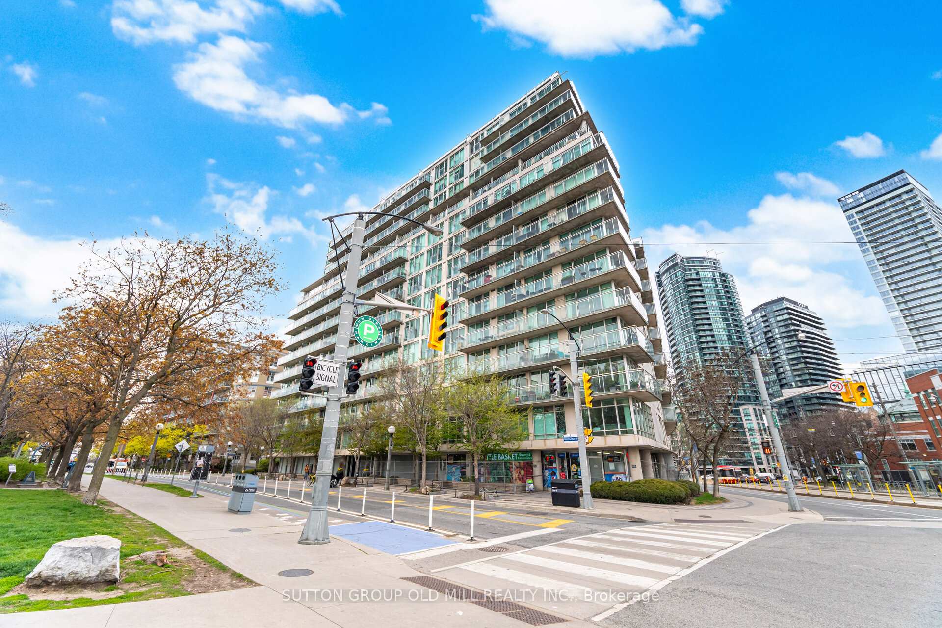 Front of Unit 909, 650 Queens Quay W