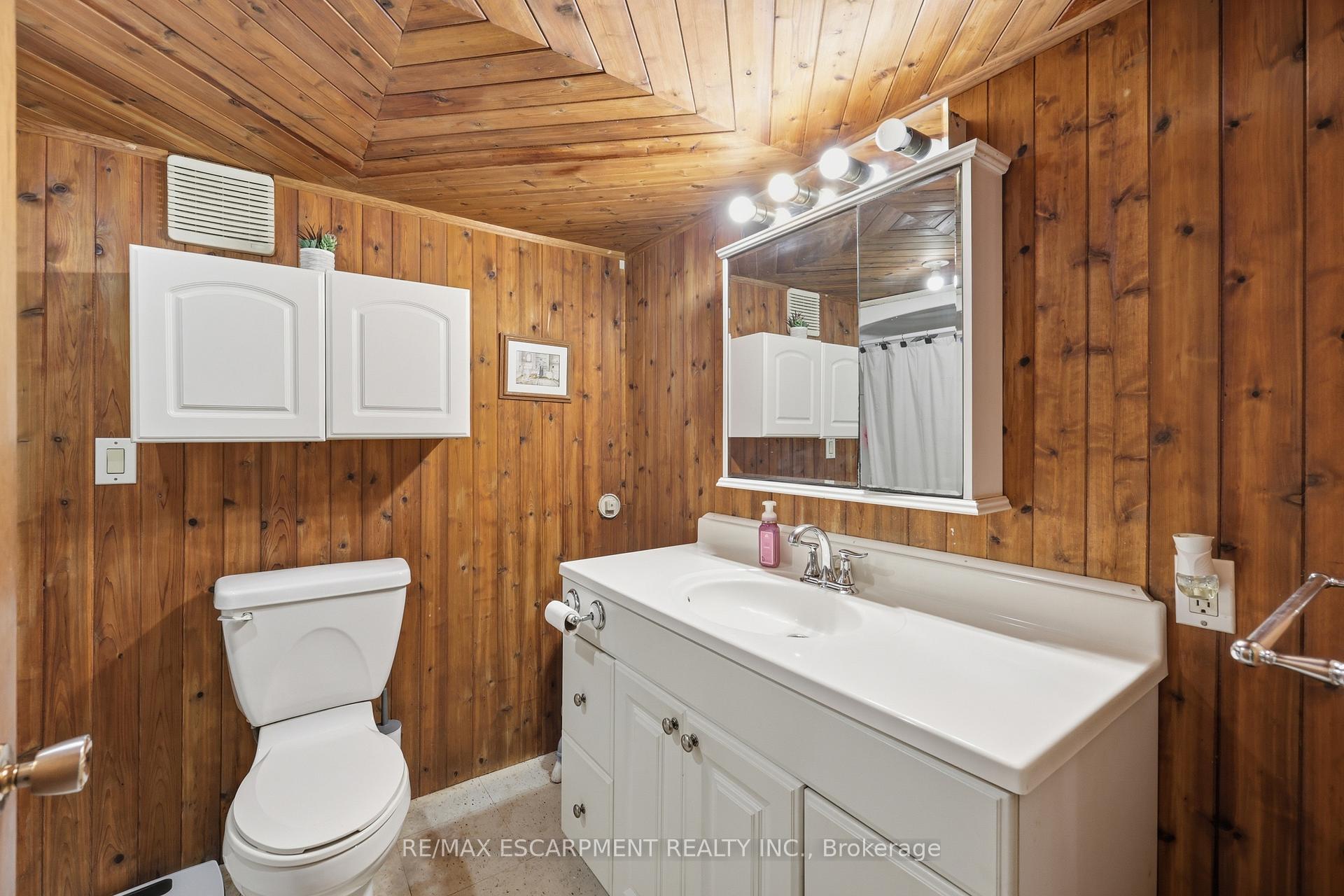 Photo 12 of 8404 Chippewa Road, Hamilton, Mount Hope — HOMEH