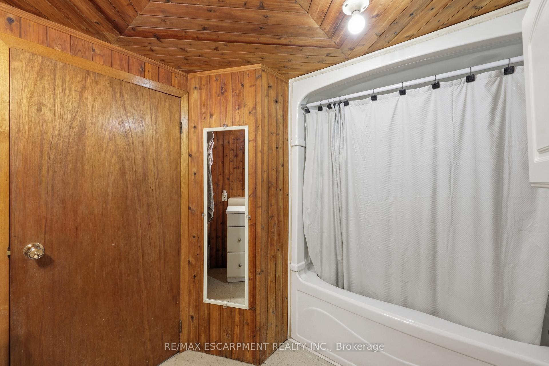 Photo 13 of 8404 Chippewa Road, Hamilton, Mount Hope — HOMEH