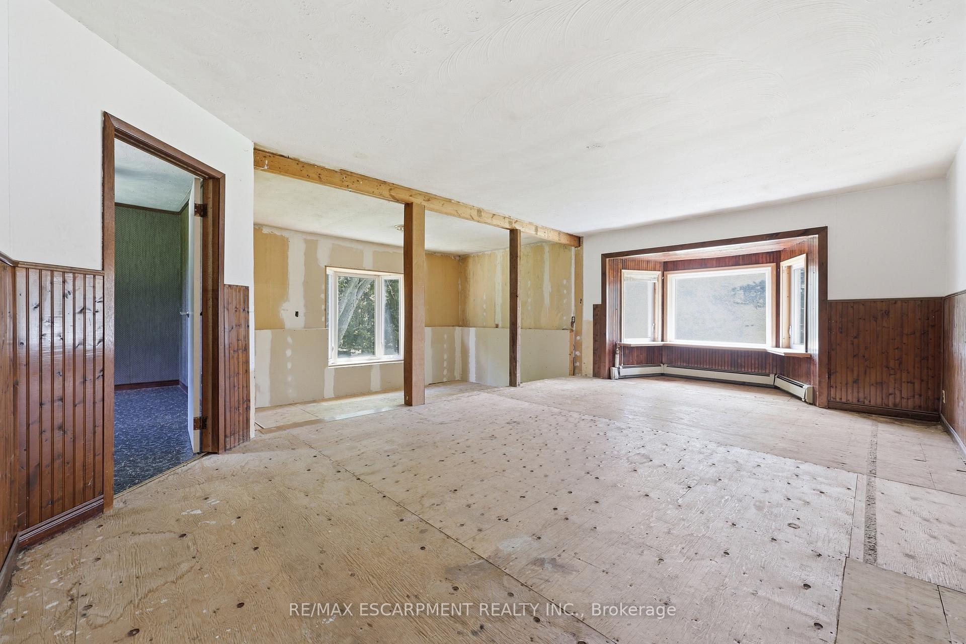 Photo 16 of 8404 Chippewa Road, Hamilton, Mount Hope — HOMEH