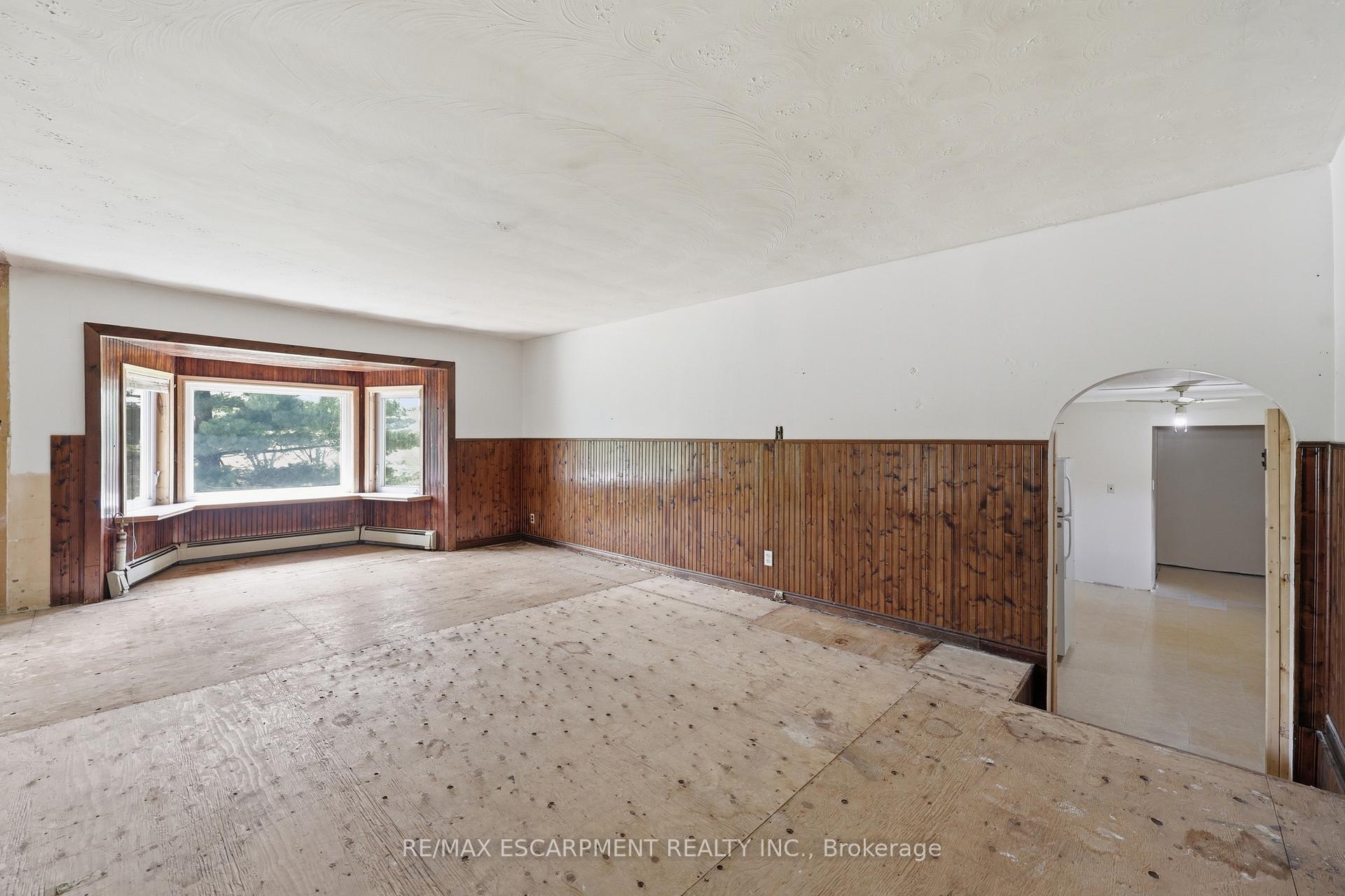 Photo 18 of 8404 Chippewa Road, Hamilton, Mount Hope — HOMEH