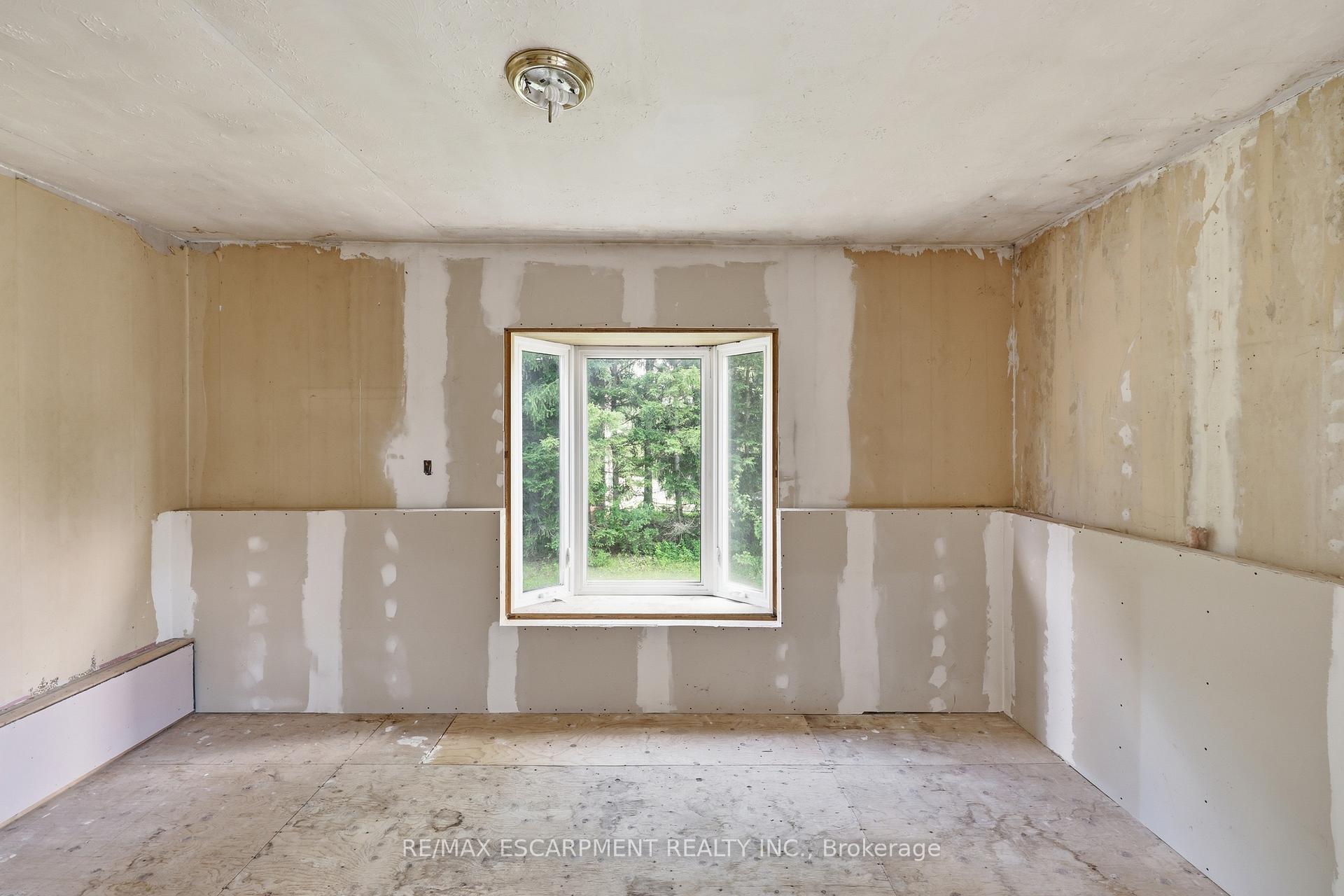 Photo 20 of 8404 Chippewa Road, Hamilton, Mount Hope — HOMEH