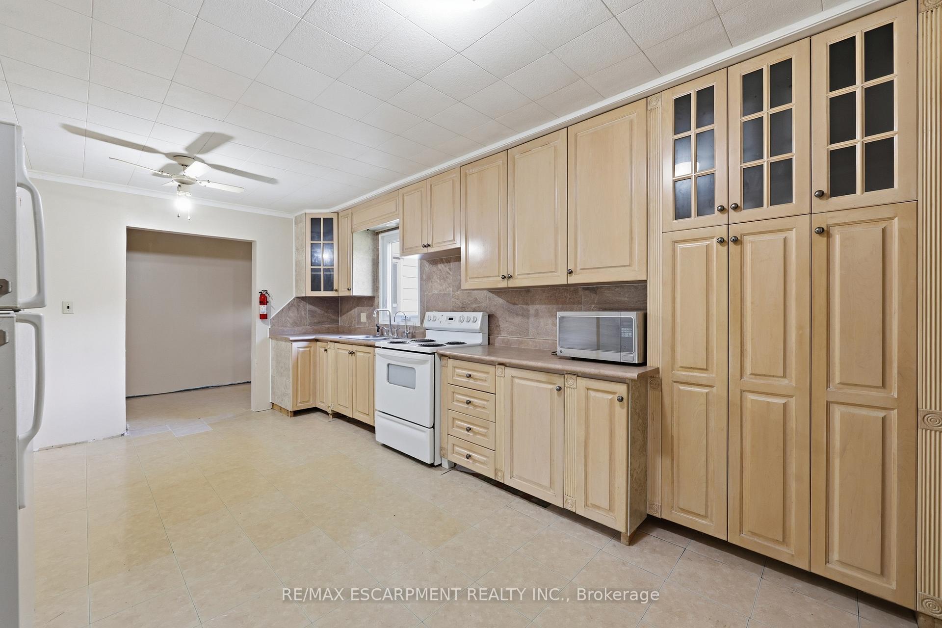 Photo 22 of 8404 Chippewa Road, Hamilton, Mount Hope — HOMEH