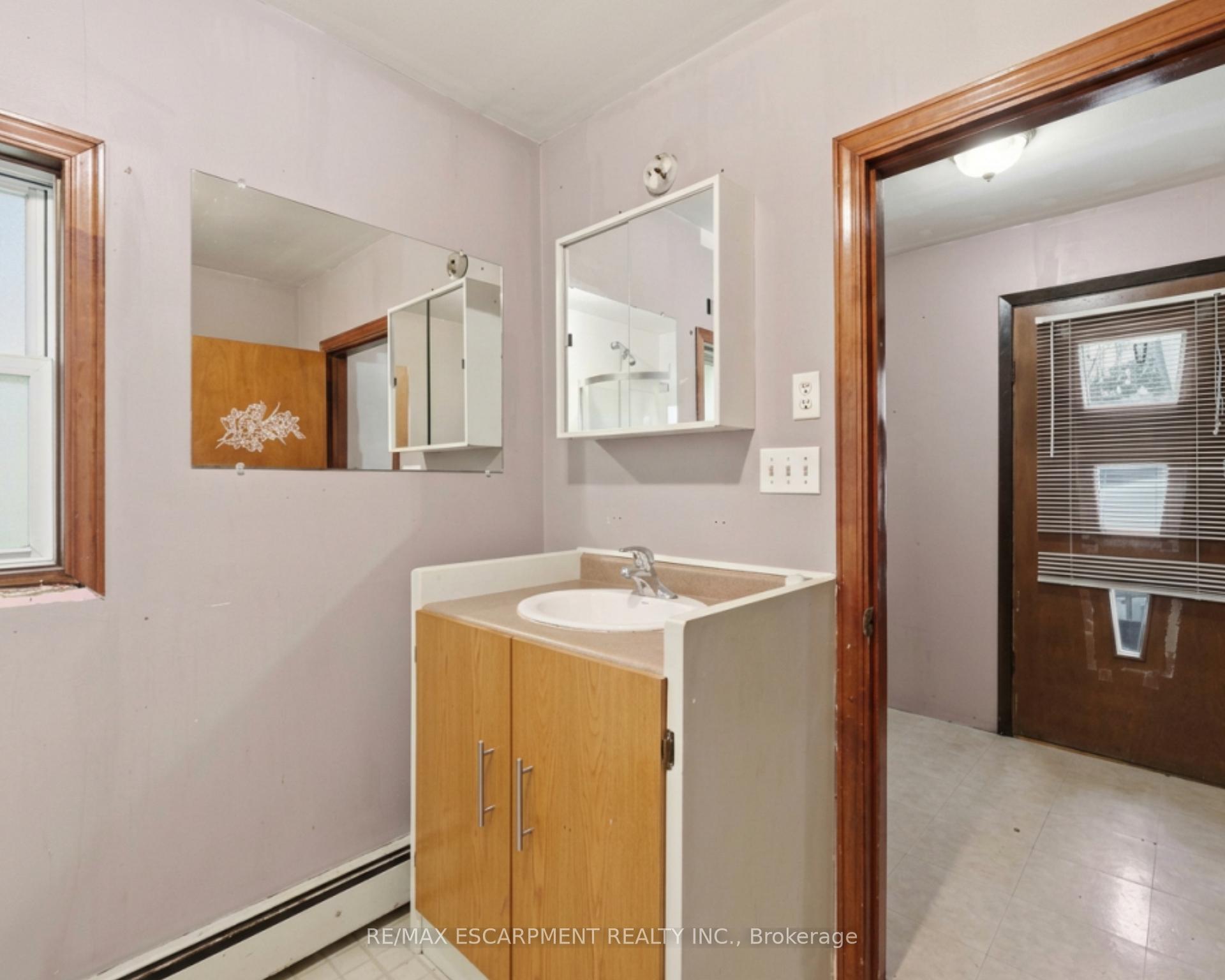 Photo 30 of 8404 Chippewa Road, Hamilton, Mount Hope — HOMEH