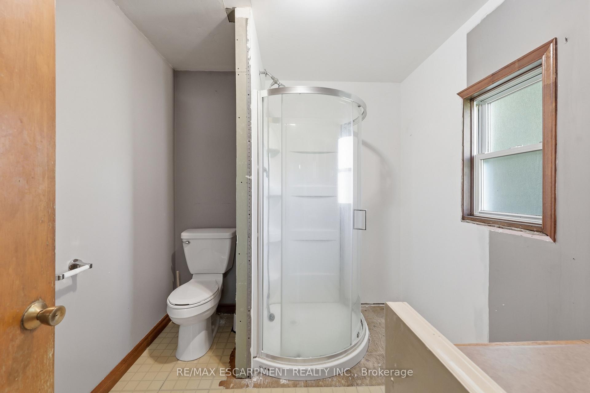 Photo 31 of 8404 Chippewa Road, Hamilton, Mount Hope — HOMEH