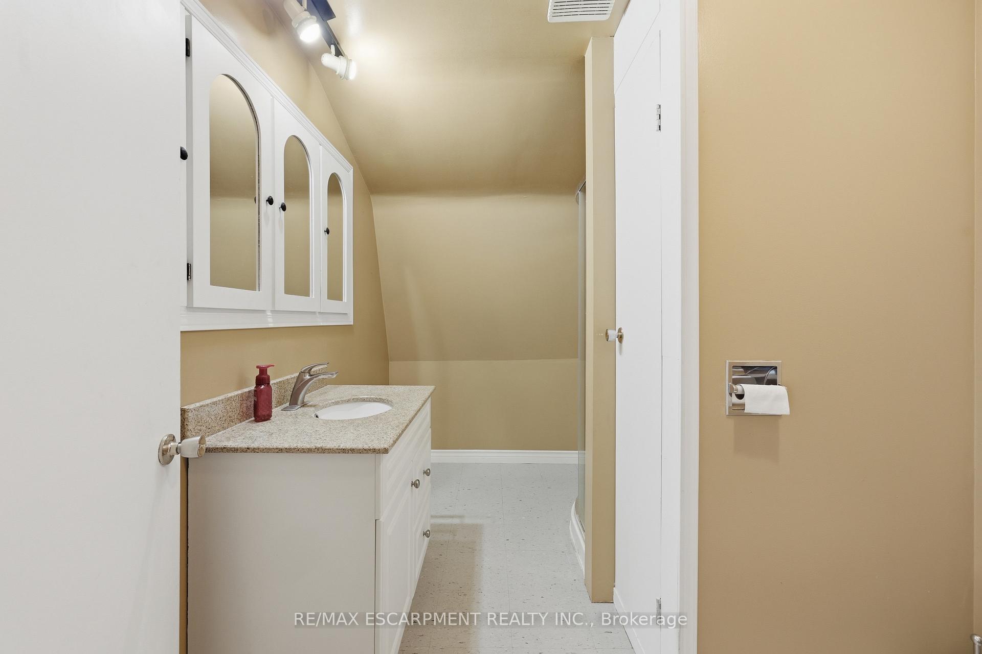 Photo 47 of 8404 Chippewa Road, Hamilton, Mount Hope — HOMEH