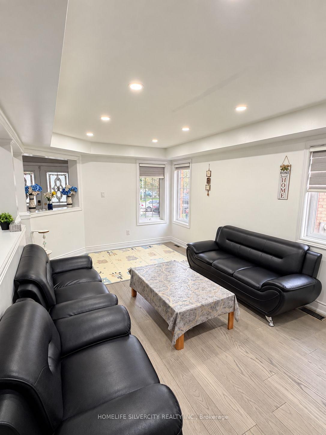 Photo 5 of 64 Treasure Drive, Brampton, Fletcher's Meadow — HOMEH