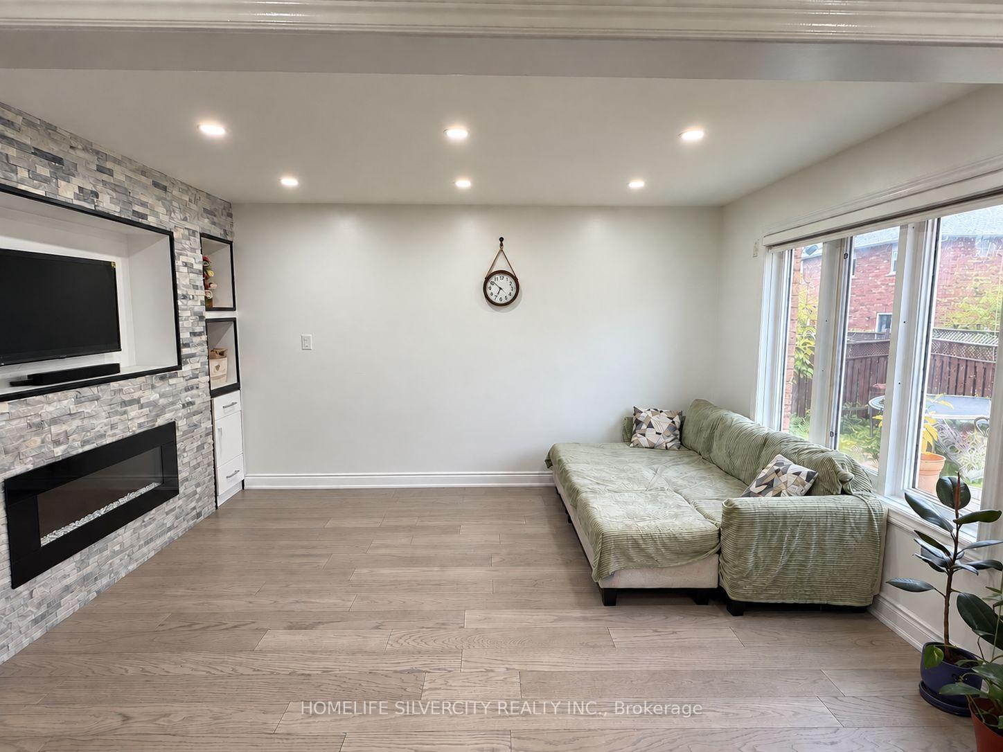 Photo 7 of 64 Treasure Drive, Brampton, Fletcher's Meadow — HOMEH