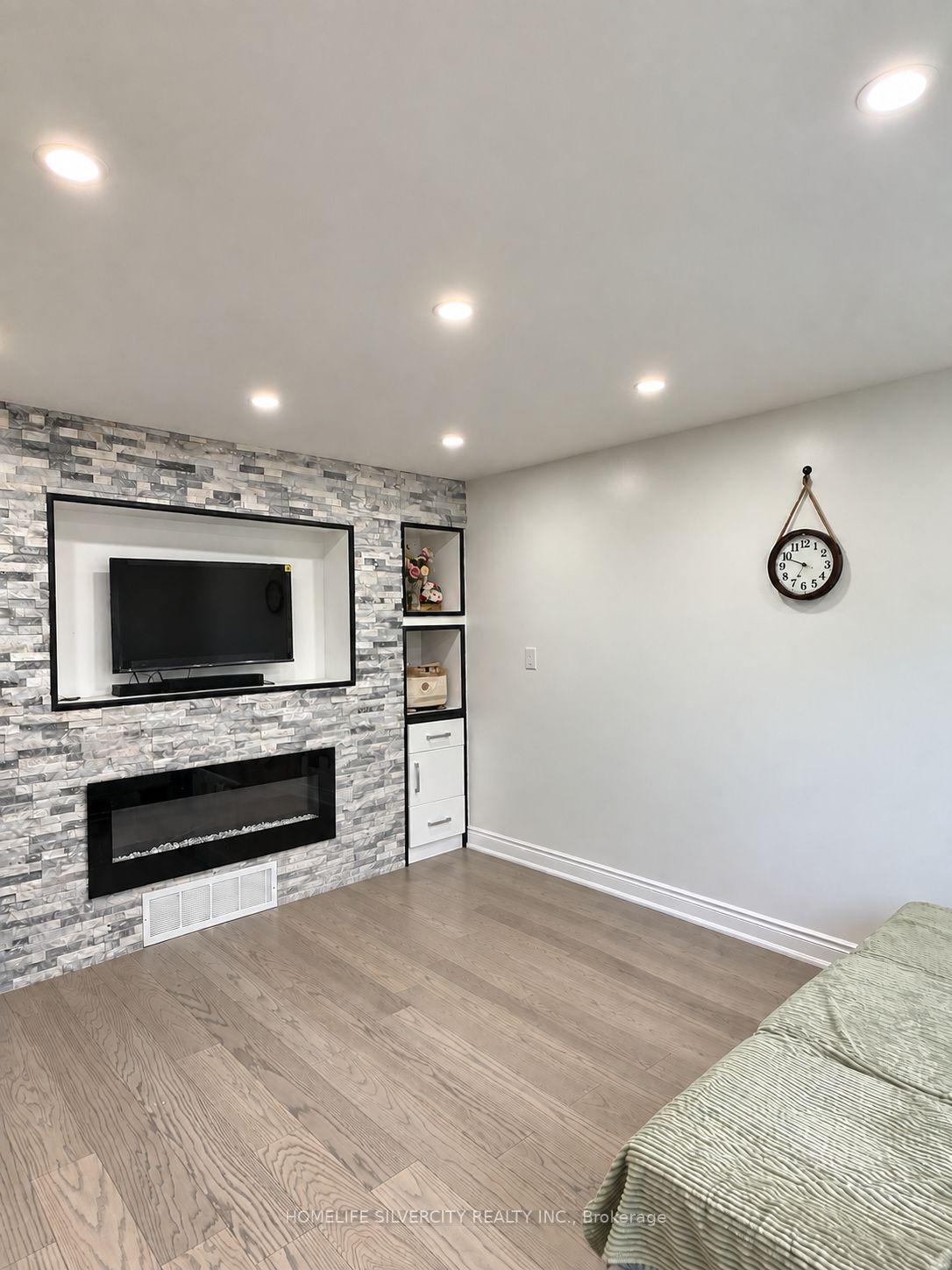 Photo 8 of 64 Treasure Drive, Brampton, Fletcher's Meadow — HOMEH