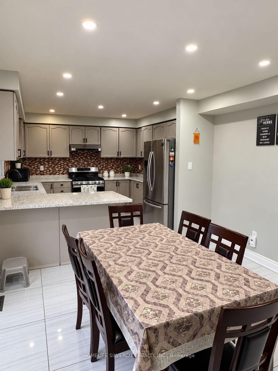 Photo 9 of 64 Treasure Drive, Brampton, Fletcher's Meadow — HOMEH
