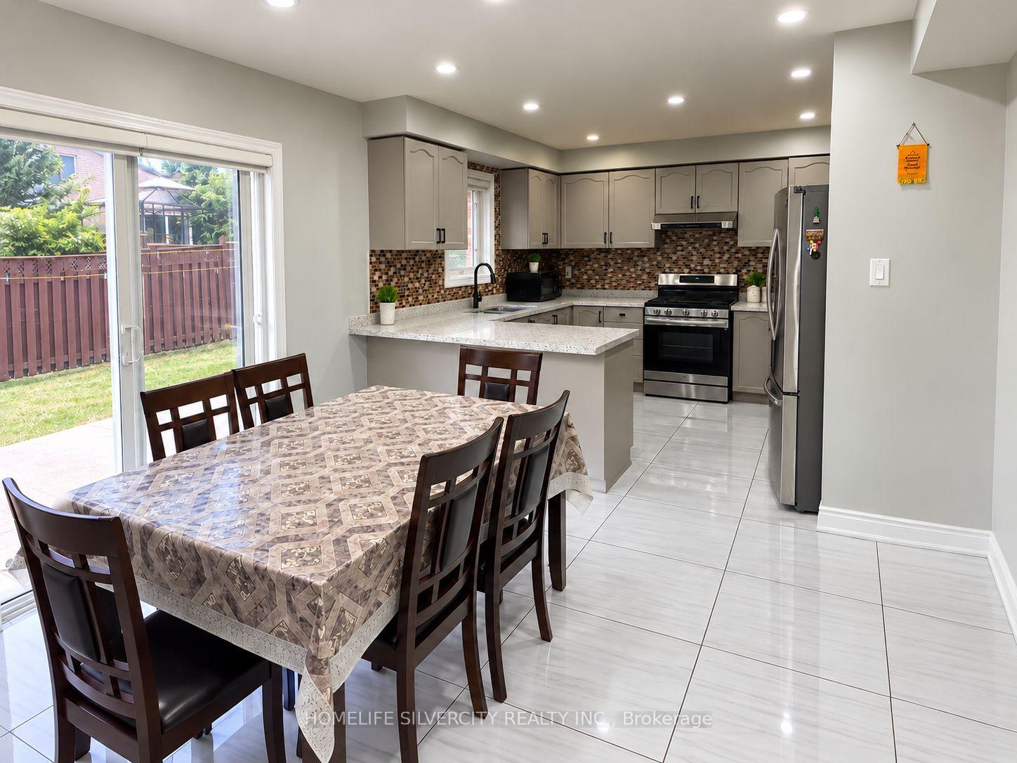 Photo 10 of 64 Treasure Drive, Brampton, Fletcher's Meadow — HOMEH