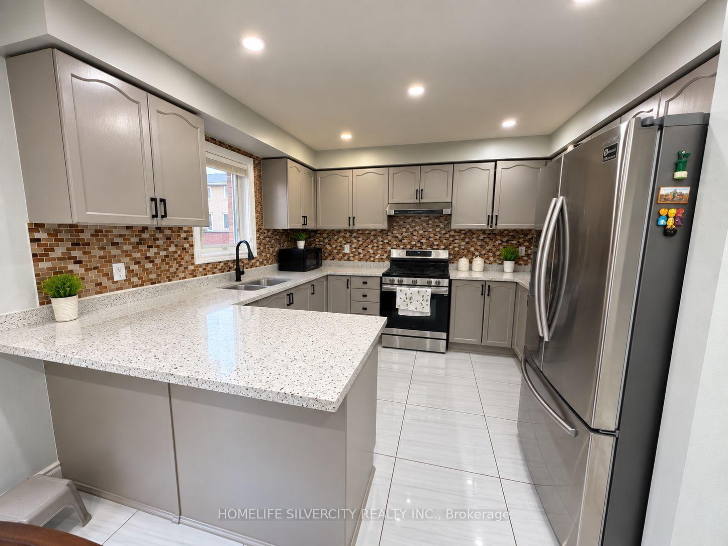 Photo 11 of 64 Treasure Drive, Brampton, Fletcher's Meadow — HOMEH