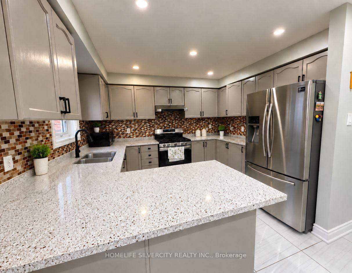 Photo 12 of 64 Treasure Drive, Brampton, Fletcher's Meadow — HOMEH
