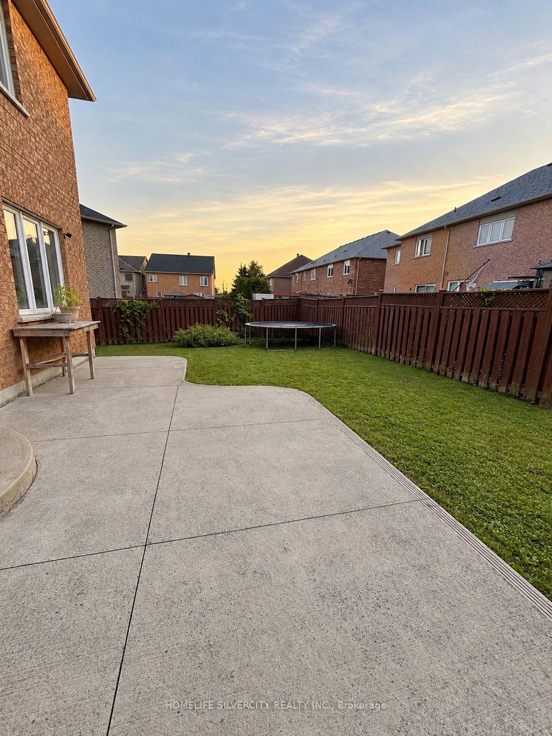 Photo 29 of 64 Treasure Drive, Brampton, Fletcher's Meadow — HOMEH