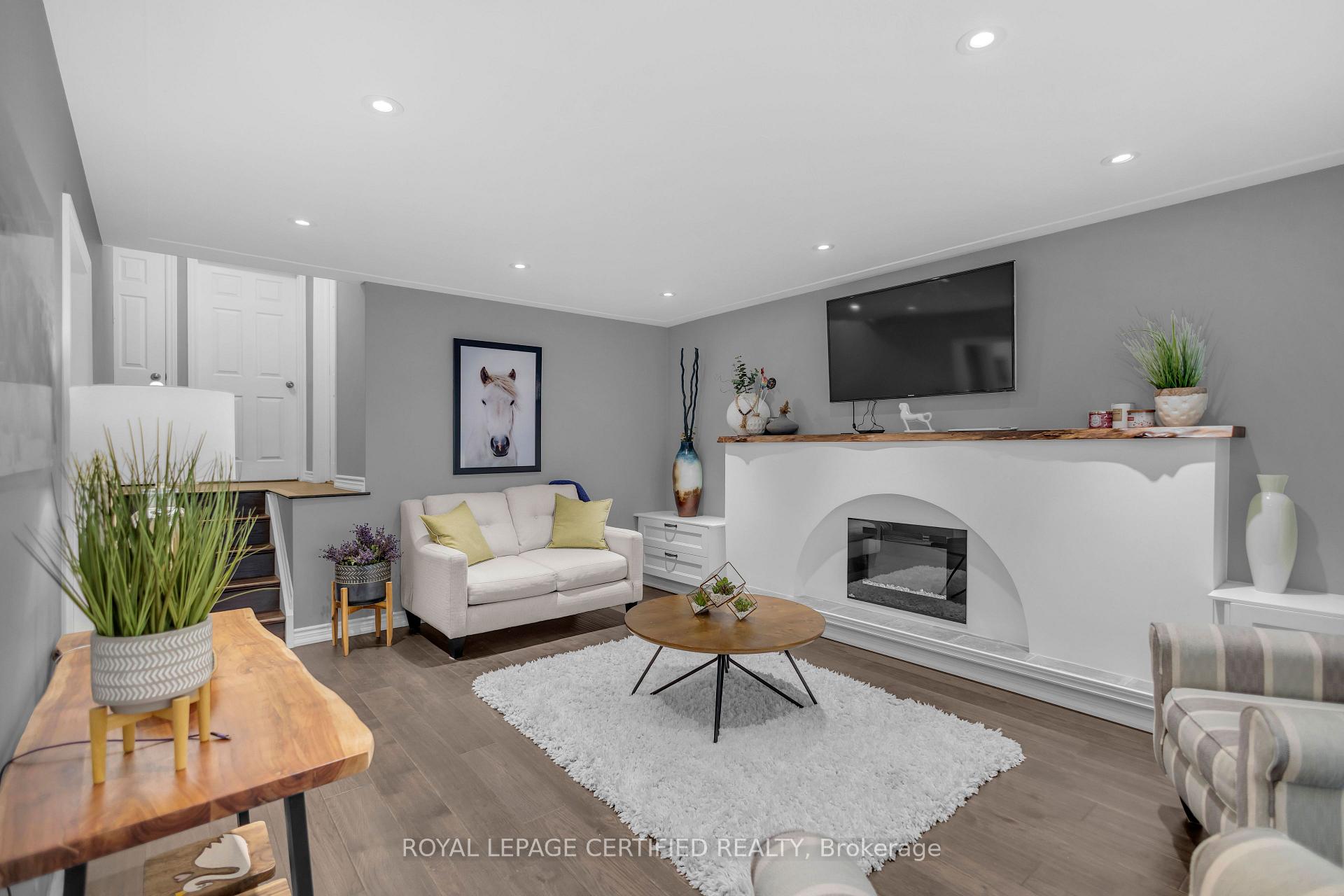 Photo 5 of 24 Northgate Drive, Hamilton, Lisgar — HOMEH