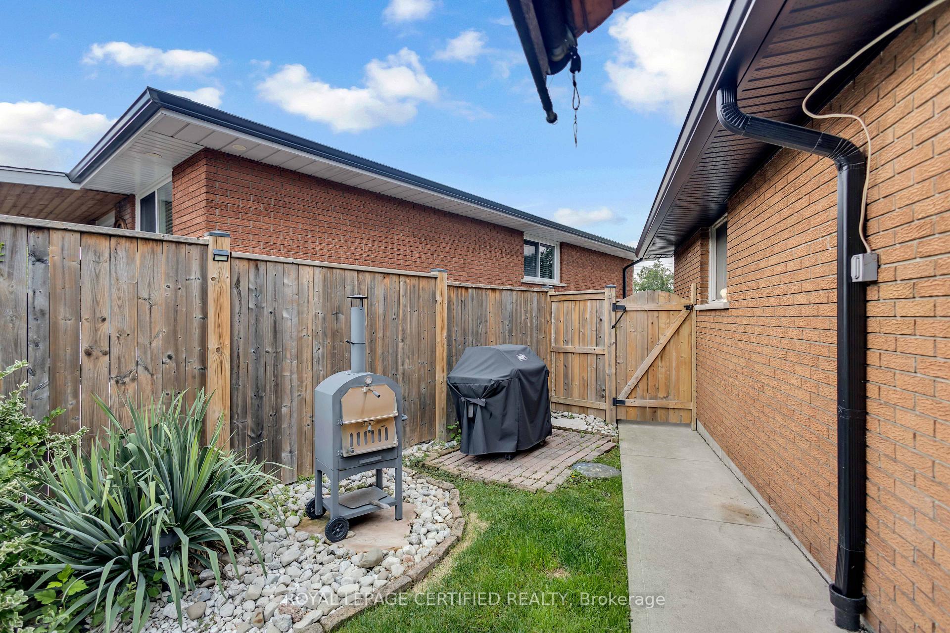 Photo 44 of 24 Northgate Drive, Hamilton, Lisgar — HOMEH
