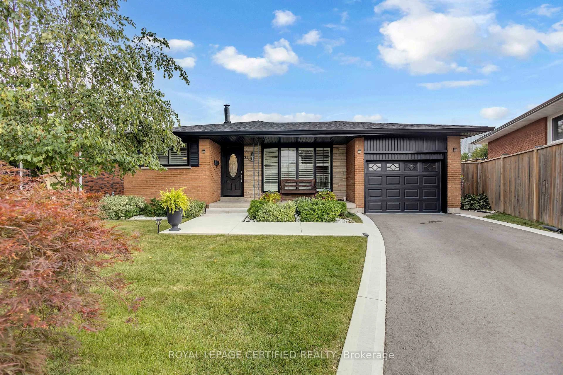 Photo 3 of 24 Northgate Drive, Hamilton, Lisgar — HOMEH