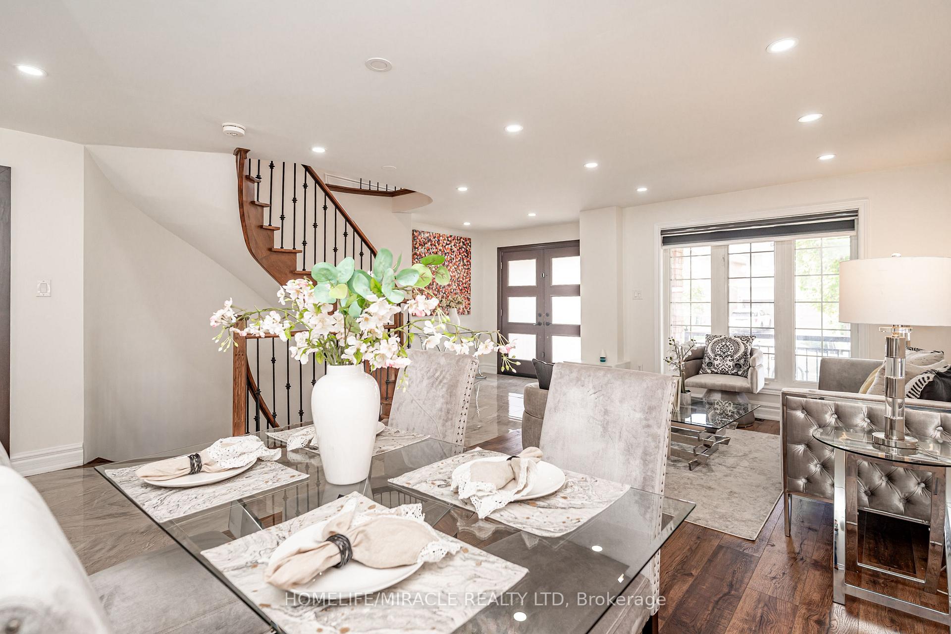 Photo 10 of 5 Octillo Boulevard, Brampton, Sandringham-Wellington — HOMEH