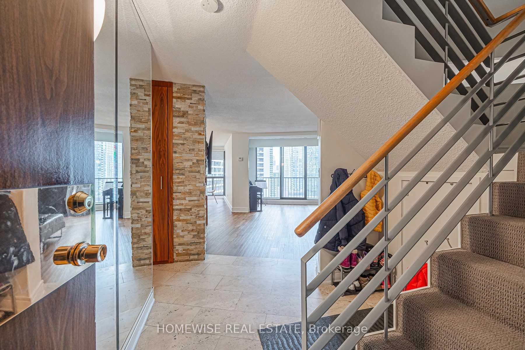 Photo 4 of Unit 1808, 33 Harbour Square, Toronto, Waterfront Communities — HOMEH