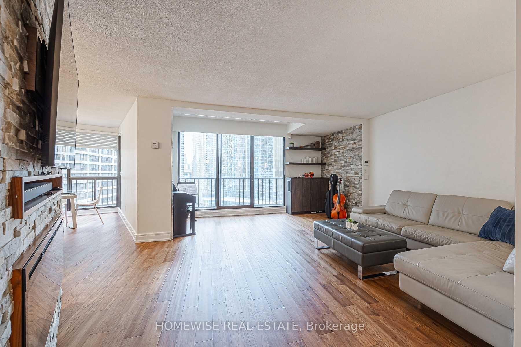 Photo 6 of Unit 1808, 33 Harbour Square, Toronto, Waterfront Communities — HOMEH