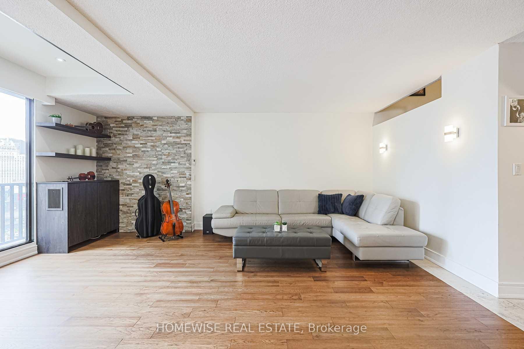 Photo 7 of Unit 1808, 33 Harbour Square, Toronto, Waterfront Communities — HOMEH