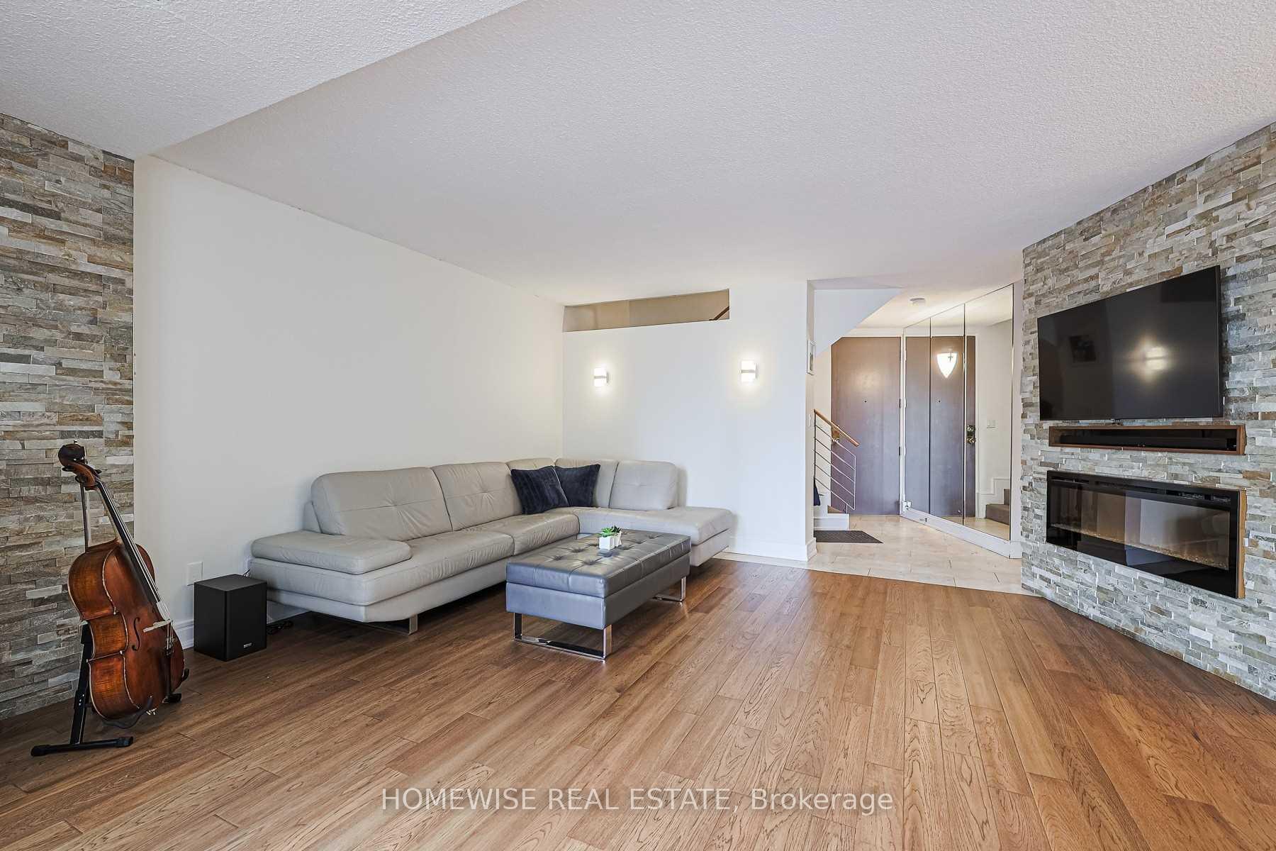 Photo 8 of Unit 1808, 33 Harbour Square, Toronto, Waterfront Communities — HOMEH
