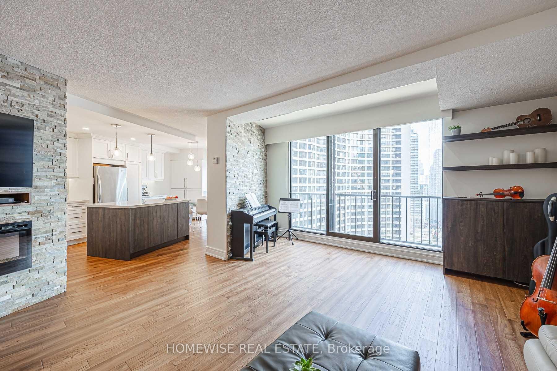 Photo 11 of Unit 1808, 33 Harbour Square, Toronto, Waterfront Communities — HOMEH