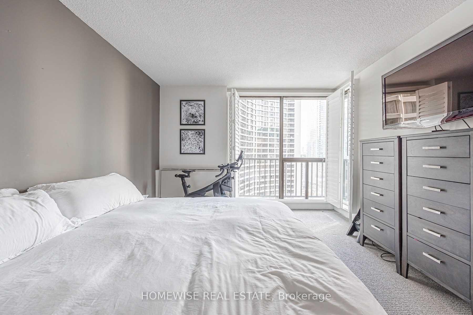 Photo 30 of Unit 1808, 33 Harbour Square, Toronto, Waterfront Communities — HOMEH