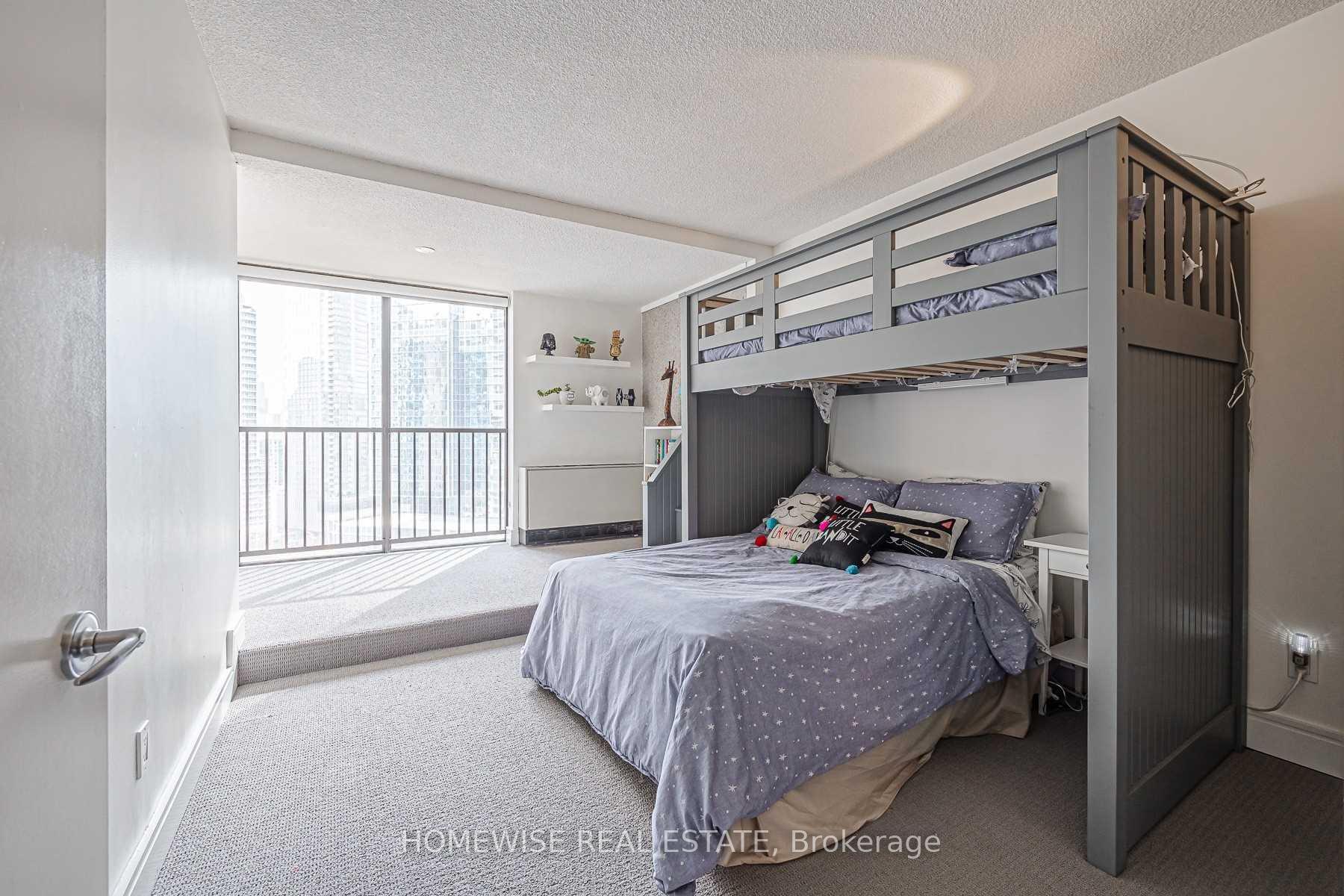 Photo 35 of Unit 1808, 33 Harbour Square, Toronto, Waterfront Communities — HOMEH