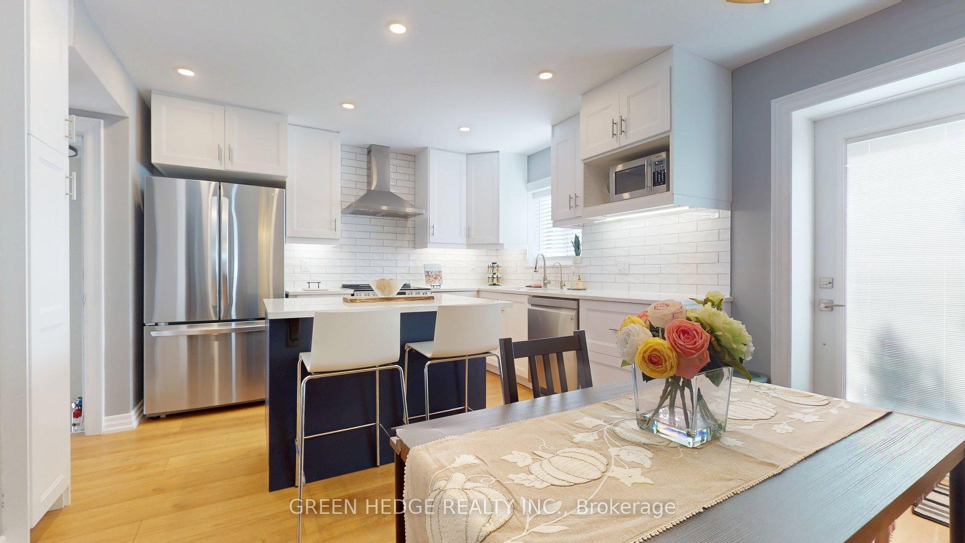 Photo 4 of 66 Cliff Street, Toronto, Rockcliffe-Smythe — HOMEH