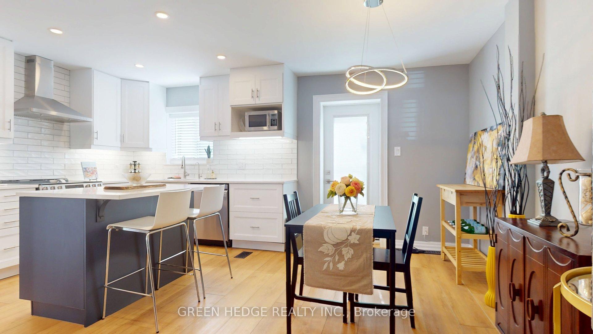 Photo 5 of 66 Cliff Street, Toronto, Rockcliffe-Smythe — HOMEH