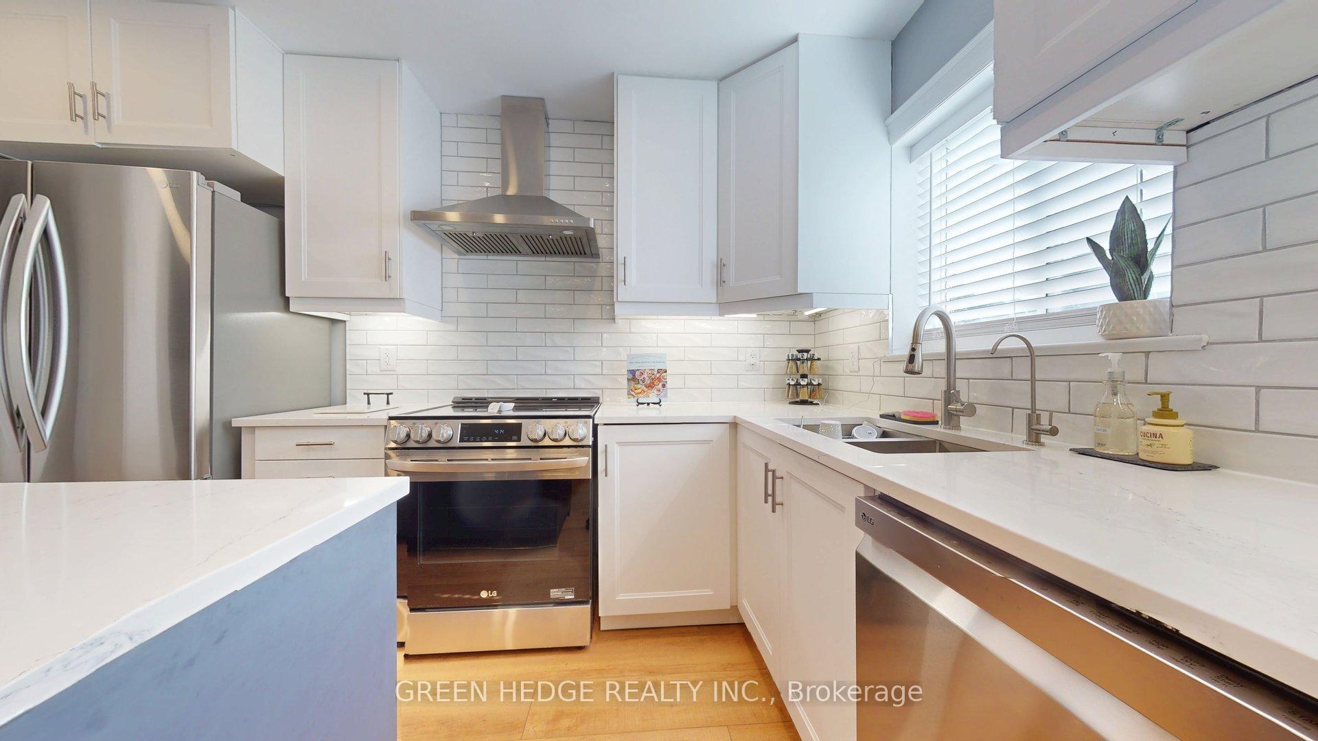 Photo 6 of 66 Cliff Street, Toronto, Rockcliffe-Smythe — HOMEH